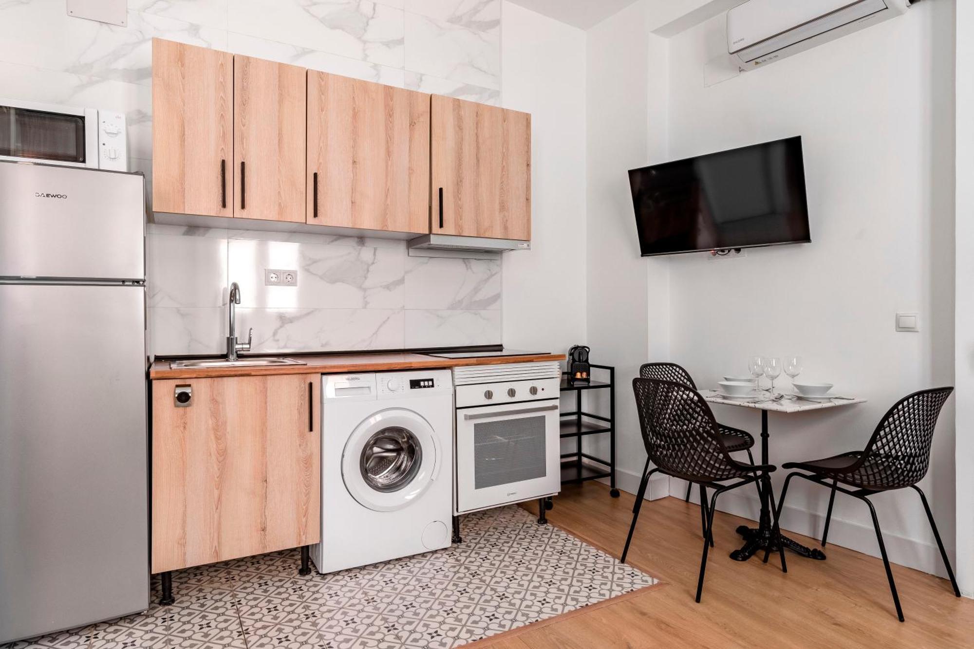 Charming Lucero Apartment Madrid Exterior photo